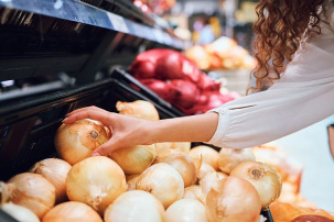 Из белорусских магазинов пропал лук – узнали, в чем причина