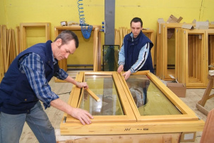 Беларусь ввела лицензирование импорта мебели, окон и дверей из дерева