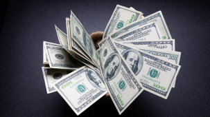 В июне белорусы продали валюты на $233 млн больше, чем купили. Что по юрлицам?