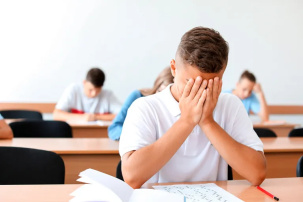 Власти определили, кому запрещено работать с детьми, – список длинный