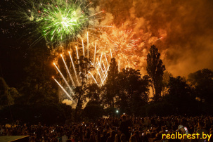 «Брест не представляет?» «Банд’Эрос» зажгла «Лучи добра» в центре города