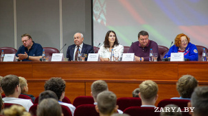 Во Дворце водных видов спорта состоялась встреча выдающихся спортсменов Беларуси и России с молодежью