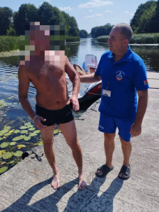Пьяного мужчину выловили из Мухавца в Бресте. Запутался в водных растениях