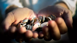 «За день меня прокляли два раза». Как бороться с попрошайками в Бресте?