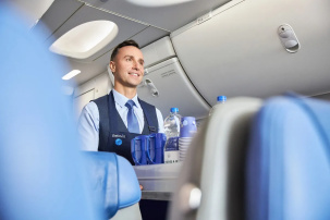 Пассажиры «Белавиа» смогут заказать питание перед полетом