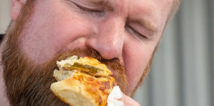 Прощайте, смаженки? Минздрав предложил ограничить продажу популярного школьного лакомства