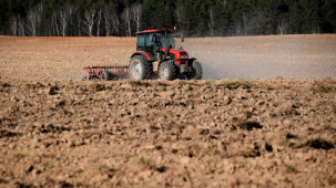 Власти Польши массово отзывают свидетельства о регистрации тракторов "Беларус"
