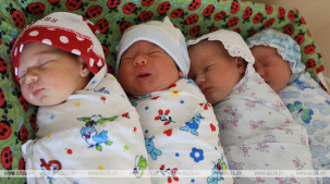 Как государство поддерживает семьи при рождении двоих и более детей, рассказали в Минтруда