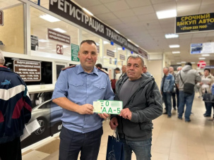 Белорусы из разных регионов регистрируют СПМ в ГАИ. Как проходит процедура?