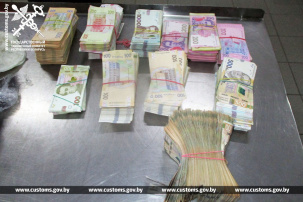 Гражданка Украины, выезжая из Беларуси предприняла попытку спрятать в тайнике более 37 тысяч долларов США в эквиваленте