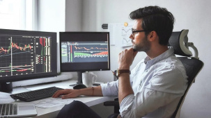 Инвесторы уходят из акций в облигации и юани: как адаптируется рынок капитала в Беларуси