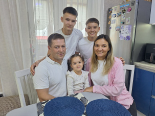 «Воспитывать в первую очередь нужно себя, а не ребенка», — уверены в семье Александра и Елены Крук