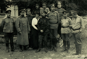 В период «великого отступления» русской армии 1915 года Сакмины и Зигерн-Корны эвакуировались из Брест-Литовска в Симбирск