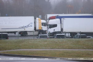 Милиция взяла под охрану литовские фуры на границе