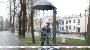 Аллея фонарей в Бресте пополнилась новым арт-объектом