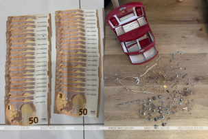 Малахитову шкатулку и сумку с деньгами забыла жительница Франции на границе во время досмотра