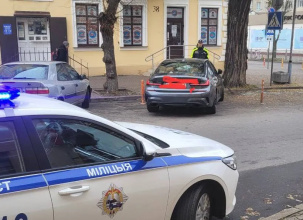 В центре Бреста ГАИ проводит рейд по проверке парковки в неположенных местах