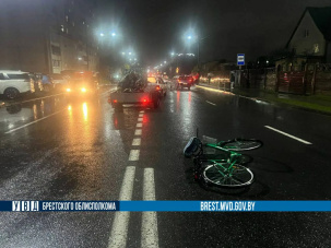 В Бресте автомобиль сбил 76-летнюю женщину на велосипеде