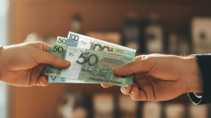 Ряду министерств выделили больше бюджетных средств на зарплаты