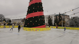 В Бресте открыли главный каток из натурального льда с бесплатным входом по вторникам