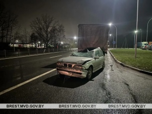 23-летний водитель на «BMW» въехал под фуру