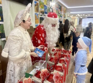 Новогодние сюрпризы и подарки получают дети от Брестского областного объединения профсоюзов
