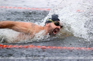 Соревнования по зимнему плаванию проходят в Бресте