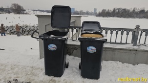 В Бресте установили дополнительные контейнеры для кормления птиц