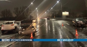Водитель не справилась с управлением и врезалась в несколько машин в Бресте