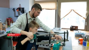 Пространство, свободное от гаджетов: столярная мастерская для школьников работает в Бресте