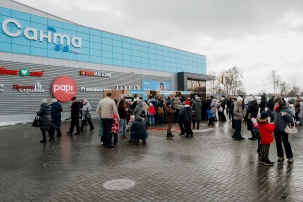 В Беларуси раздали более 10 000 блинов с икрой. Смотрим, как это было в Бресте