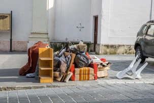 За выброшенный из окна мусор можно получить "уголовку"