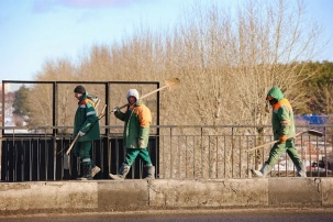 От идеолога до уборщика: смотрим вакансии в сфере ЖКХ и называем зарплаты