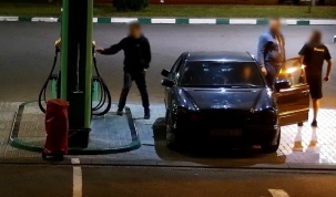 Ночной кошмар в Пинске: мужчина из ревности поместил ухажера жены в багажник и вывез в лес