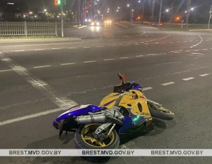 Водитель мотоцикла в Бресте не справился с управлением и самоопрокинулся