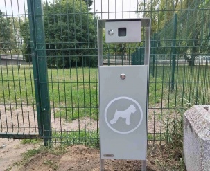 В Бресте установили автоматы выдачи пакетов для сбора отходов жизнедеятельности животных