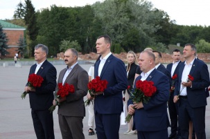 Руководители спортивных ведомств Беларуси и России возложили цветы в Брестской крепости