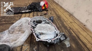 Сотрудники таможни изъяли около 2 кг гашиша, который везли из Польши в коробке передач