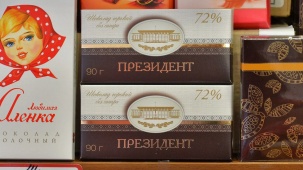 Рига хочет лишить латышей белорусских конфет, шоколада, печенья и пива
