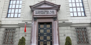 Глава Нацбанка объяснил, почему доллар снова поднялся выше трех рублей