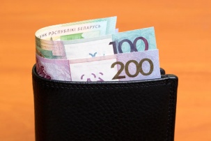 Сразу 40% белорусов живут "от зарплаты до зарплаты" – свежее исследование