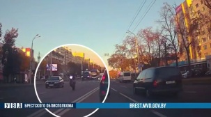 Минус права на полгода и штраф: ГАИ наказала трюкача на мотоцикле, который промчал по Бресту