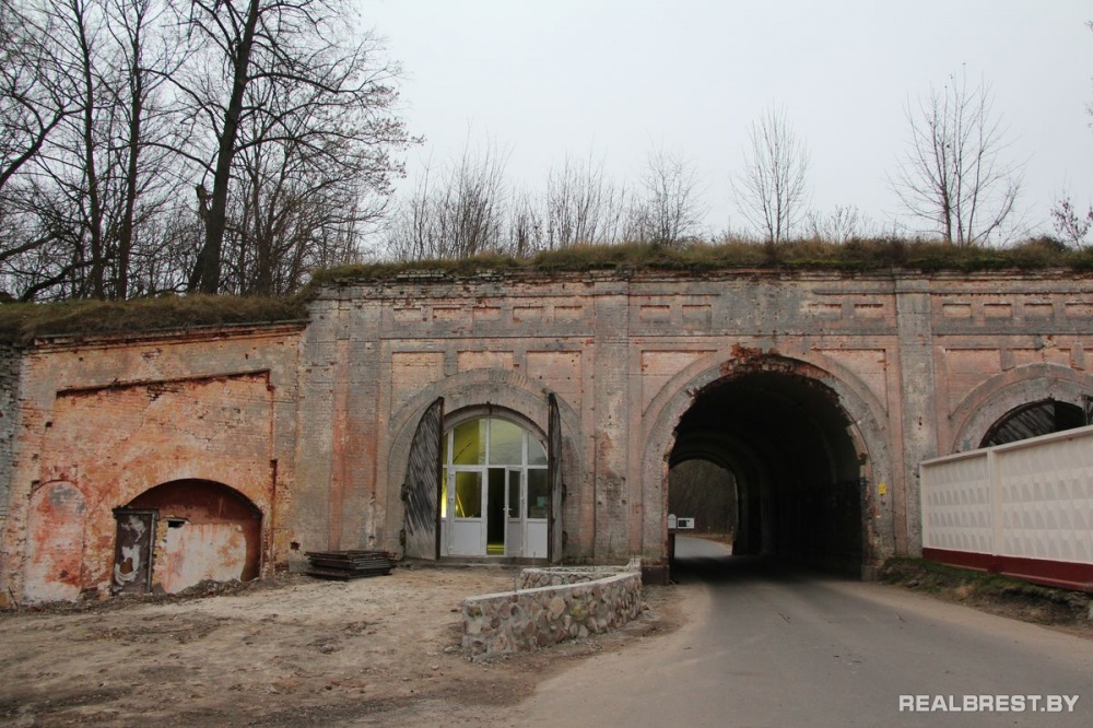 Кобринские ворота брестской крепости