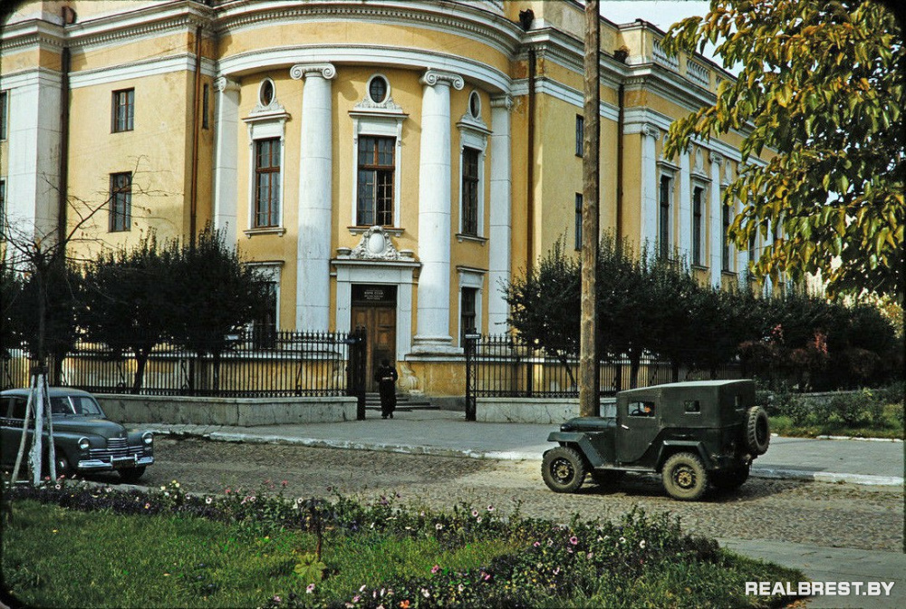 Мерседес центр брест