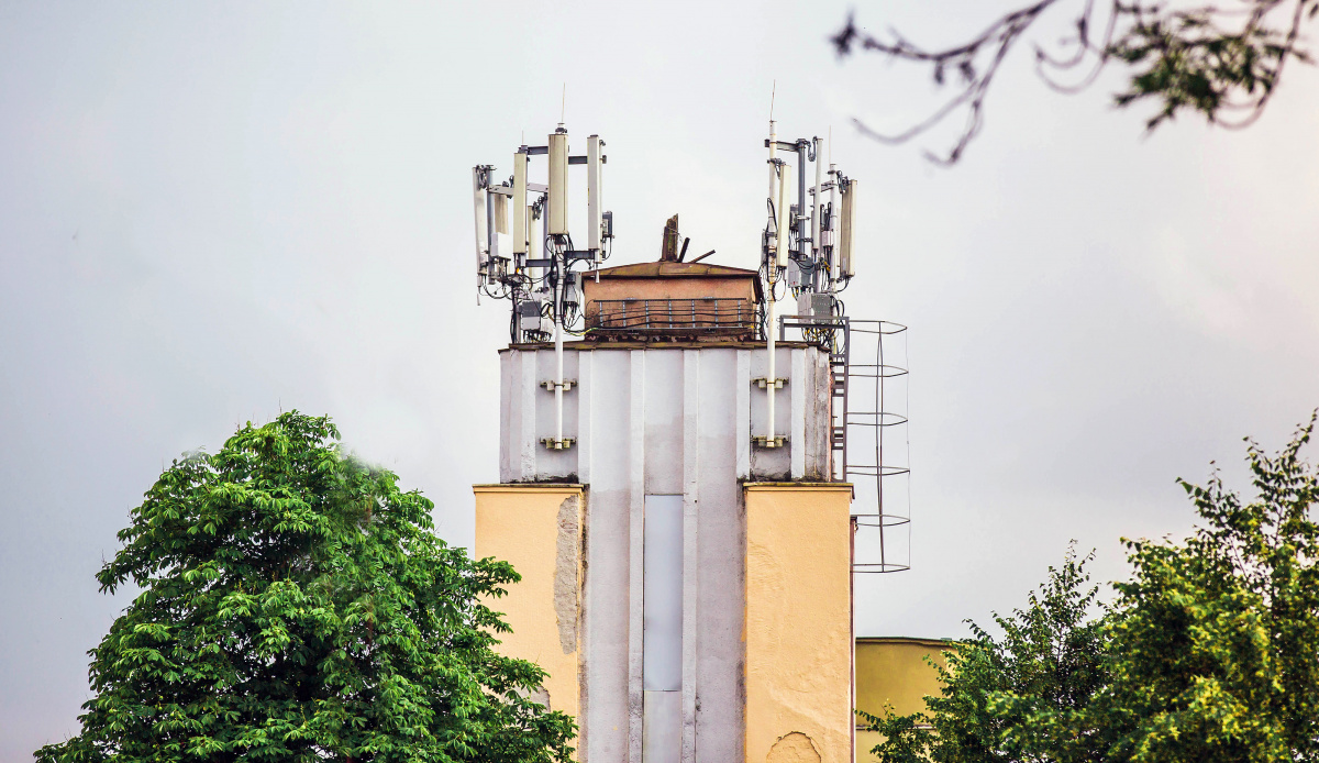 Антенны СВЧ на крыше бывшей лютеранской церкви в Бресте