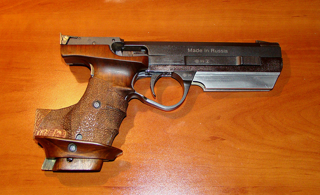 Сдавал ружье, а «забрал» пистолет