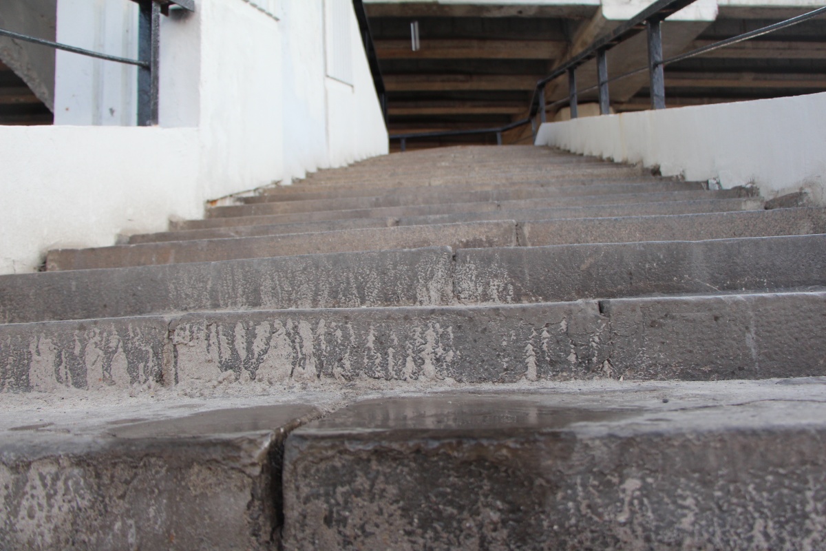 Ржавые сталактиты железнодорожного вокзала