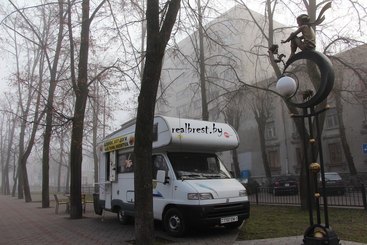 Этой ярмарки краски: транспортные заторы и вытоптанный газон