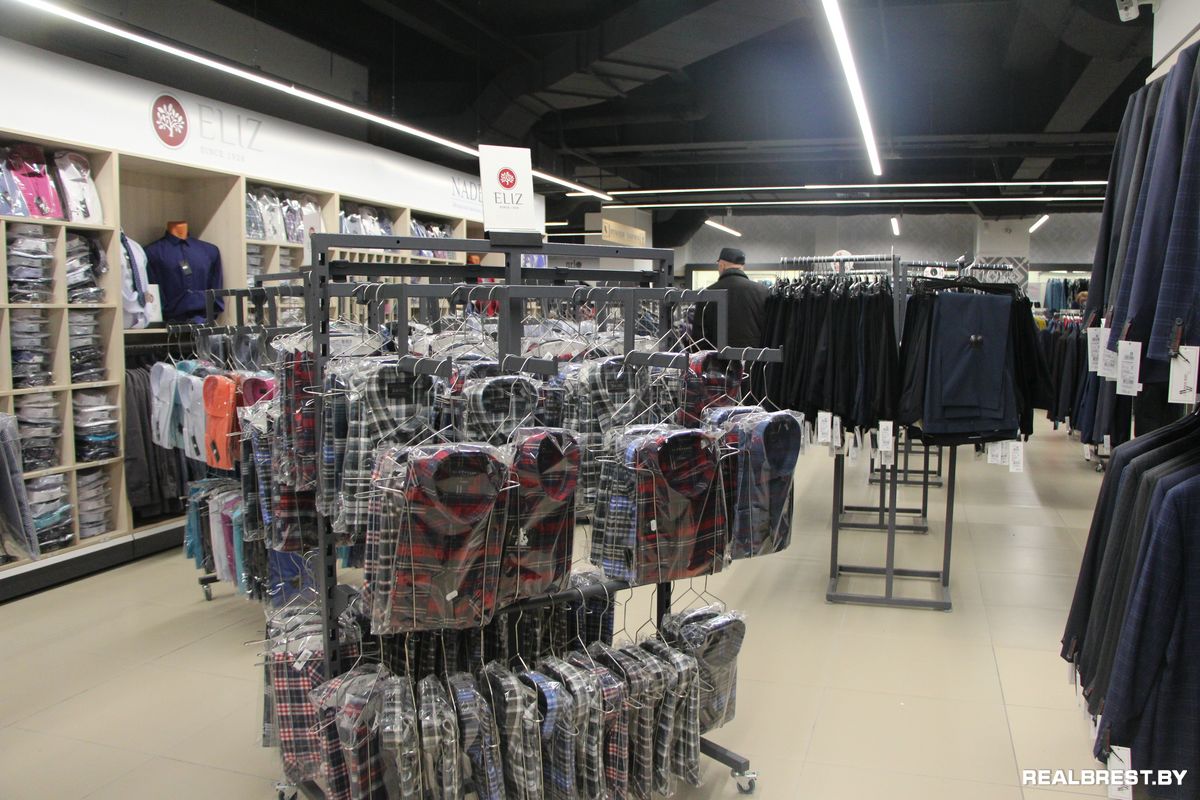 Уже на пороге в ЦУМ возникают трудности