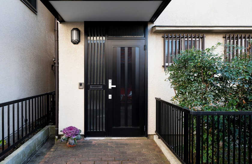 надежная входная дверь